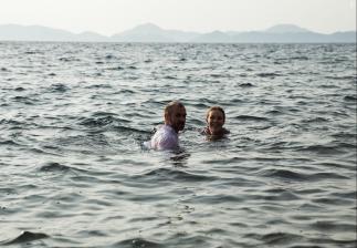 Между нами глубокое море